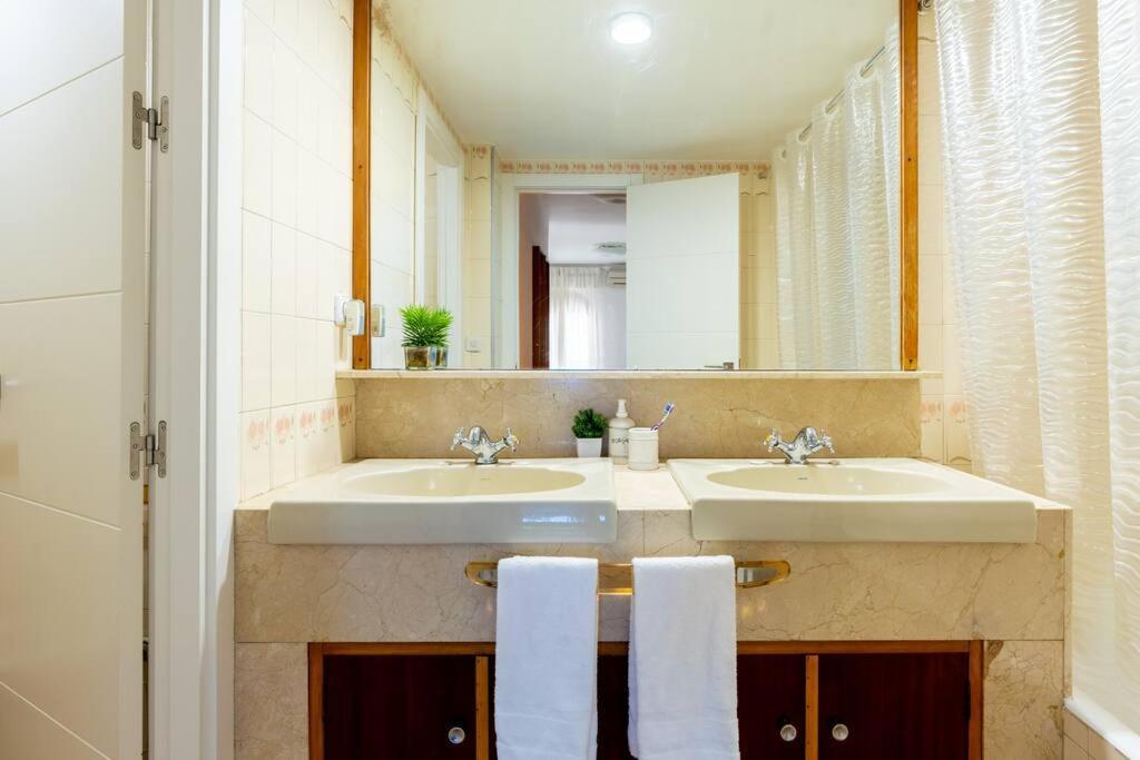 Behouse Sierpes Apartment Sevilla Exterior foto